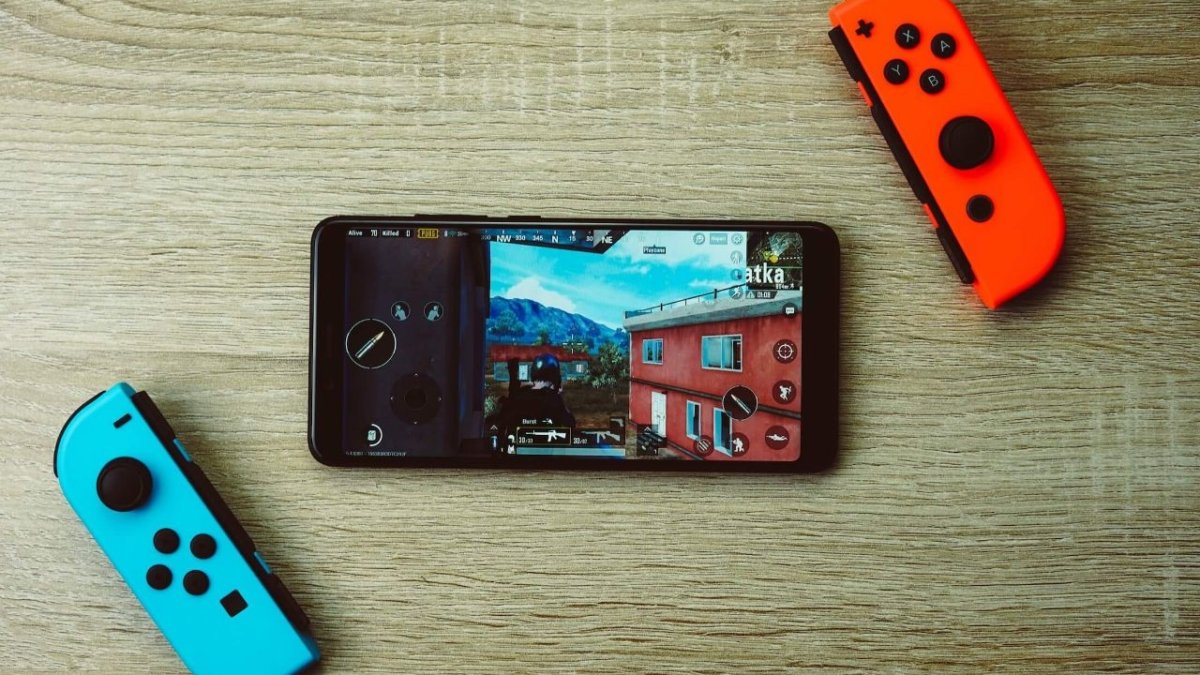 smartphone and joycons