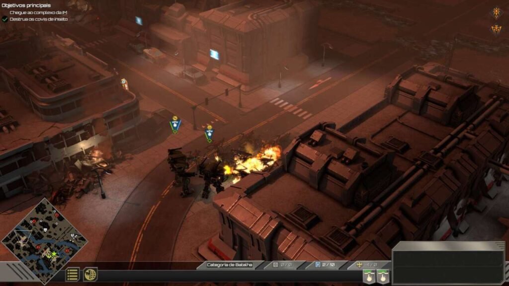 Screenshot de Starship Troopers: Terran Comand - Usufruindo dos Marauders (mechas enormes dos humanos) para fritar alguns insetos gigantes pela cidade tomada e arruinada.
