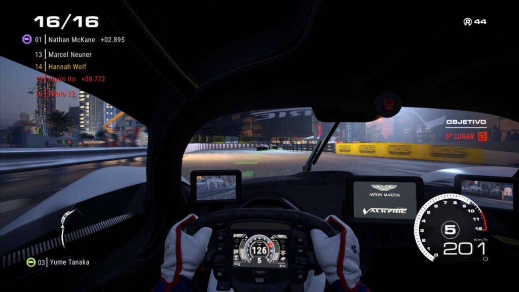 Interior dos carros não me pareceu tão detalhado