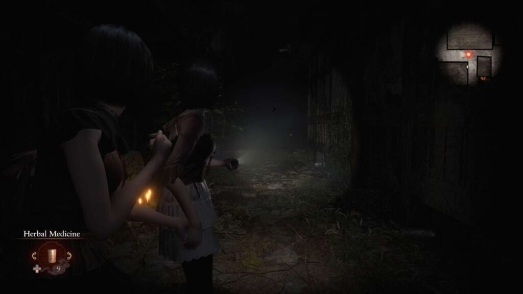 Explorando o vilarejo de Minakami junto a Mayu.