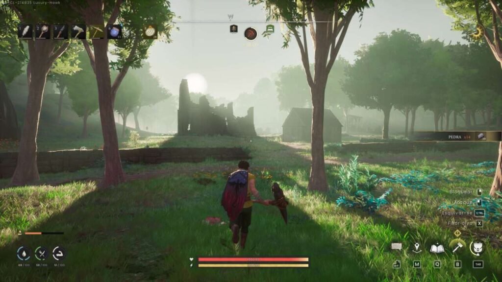 O personagem está andando em uma floresta com uma cabana e uma ruína ao fundo.